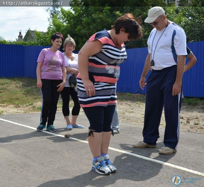 Аткарчане продемонстрировали свою физическую подготовку на стадионе «Локомотив» (ФОТОРЕПОРТАЖ)