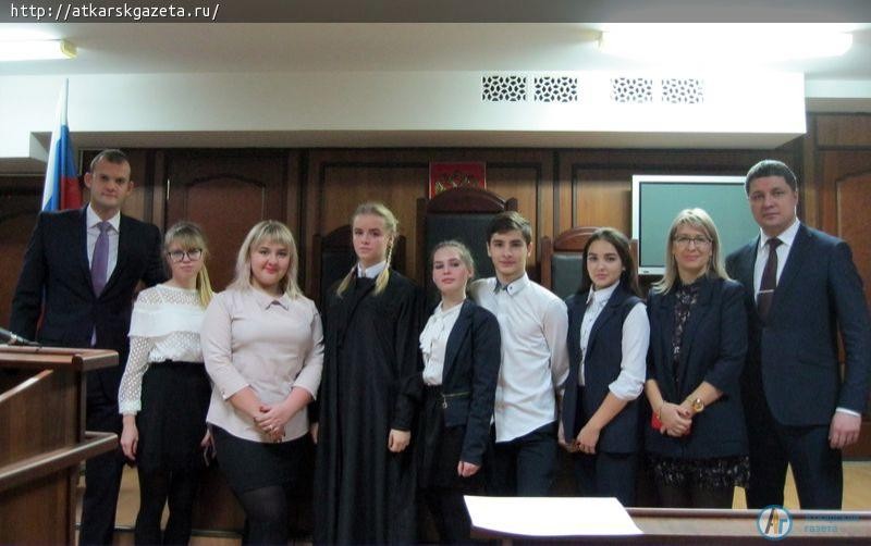 Аткарские школьники поставили спектакль по мотивам реального судебного разбирательства