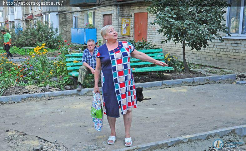 Ремонт двора на улице Пушкина под контролем местных бабушек (Фото)