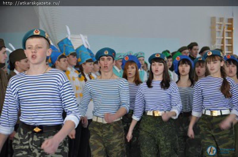 В Аткарске в канун Дня защитника Отечества прошел смотр строя и военно-патриотической песни