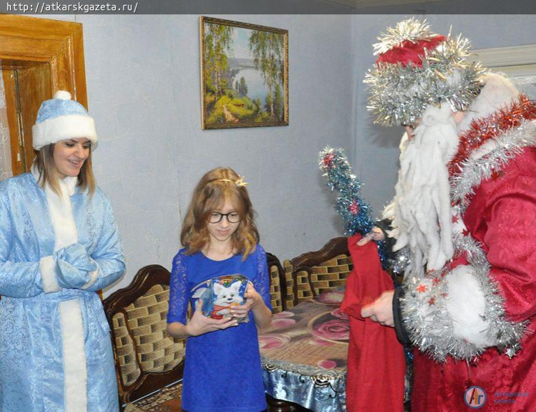 Дети получили подарок от главного новогоднего волшебника