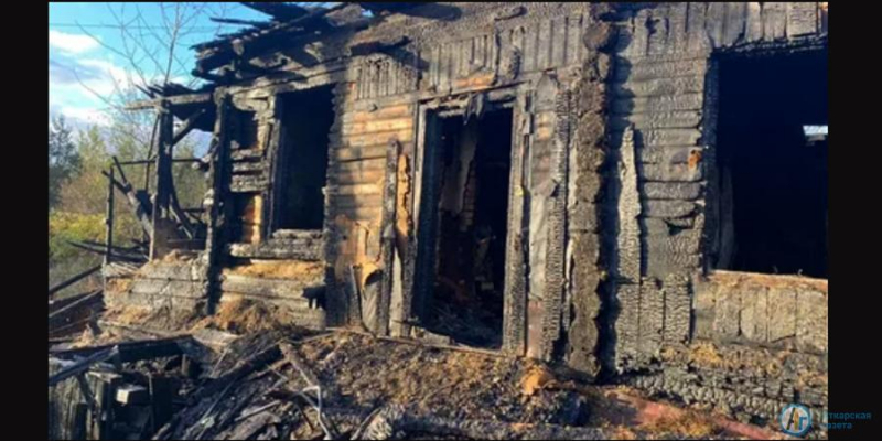 На улице Аткарской неизвестный спалил деревянный дом 