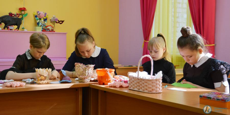 Уникальный сувенир "Роза ненаглядная" готовят к фестивалю роз в школе №10