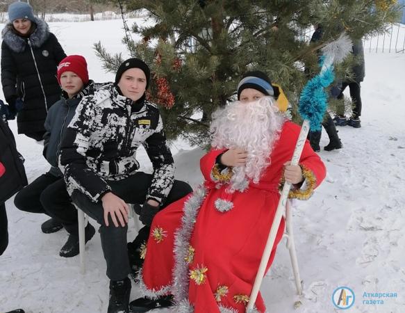 В Даниловке Рождество встретили хороводом у елки