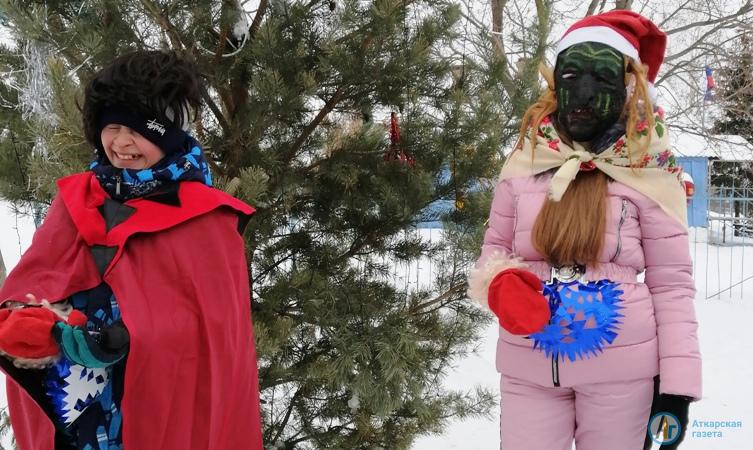 В Даниловке Рождество встретили хороводом у елки