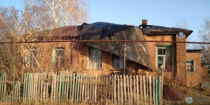 В Озерном неисправный дымоход оставил дом без крыши