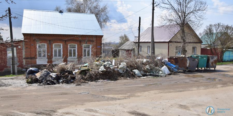 Виктор Елин раскритиковал организацию вывоза мусора в Аткарске